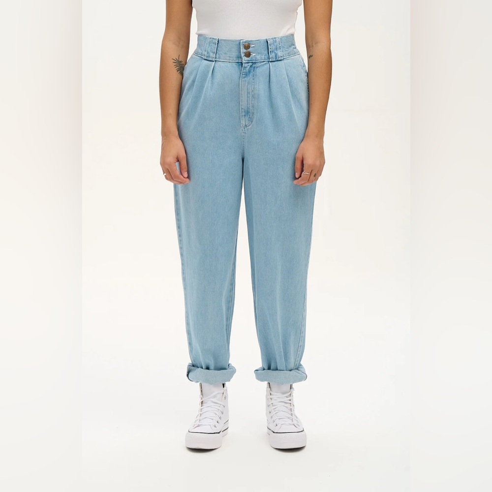 Light Blue High-Waisted Women Jeans